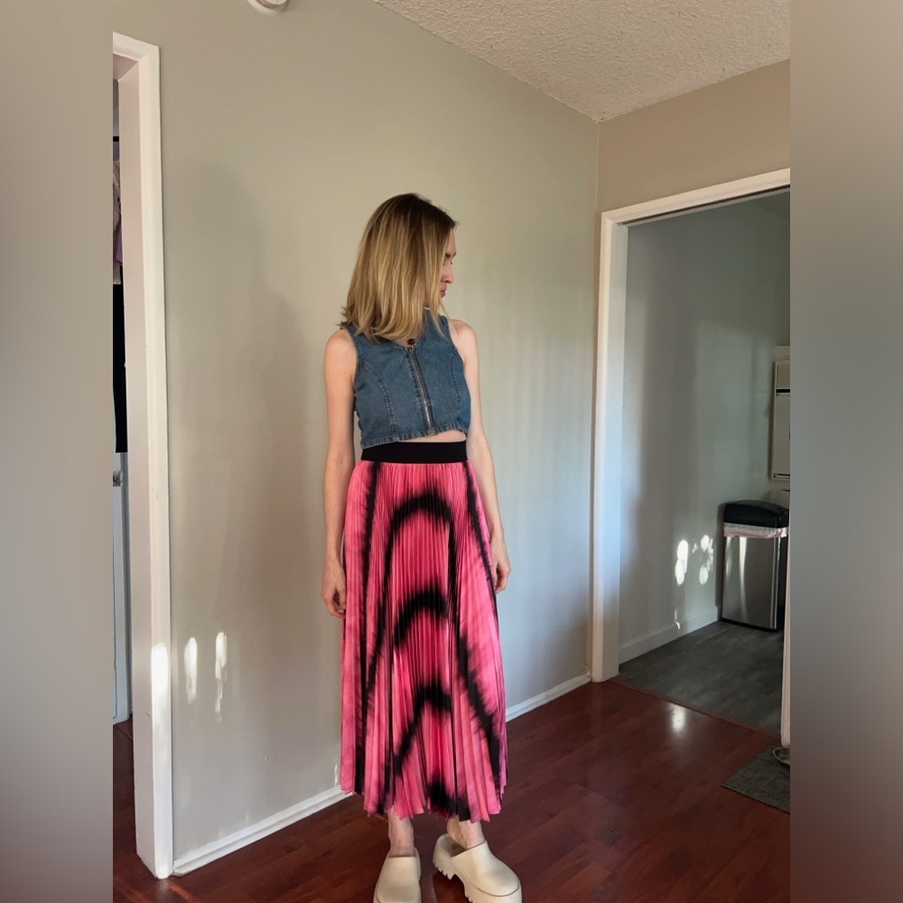 Alice + Olivia midi skirt. New without tags.